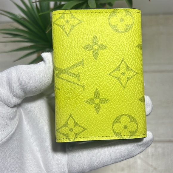 Louis Vuitton Taigalama Discovery Compact Wallet Jaune - Picture 3 of 16